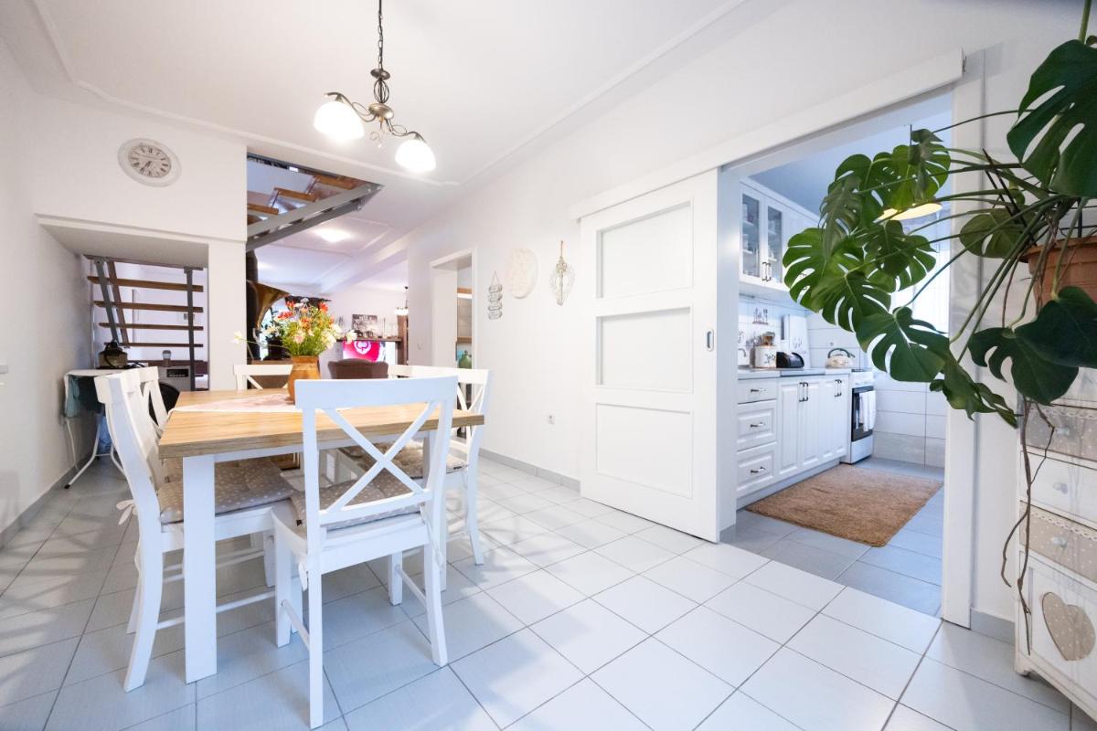 Old Village House - Housity