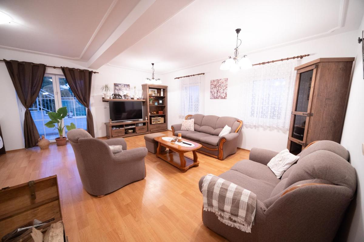 Old Village House - Housity