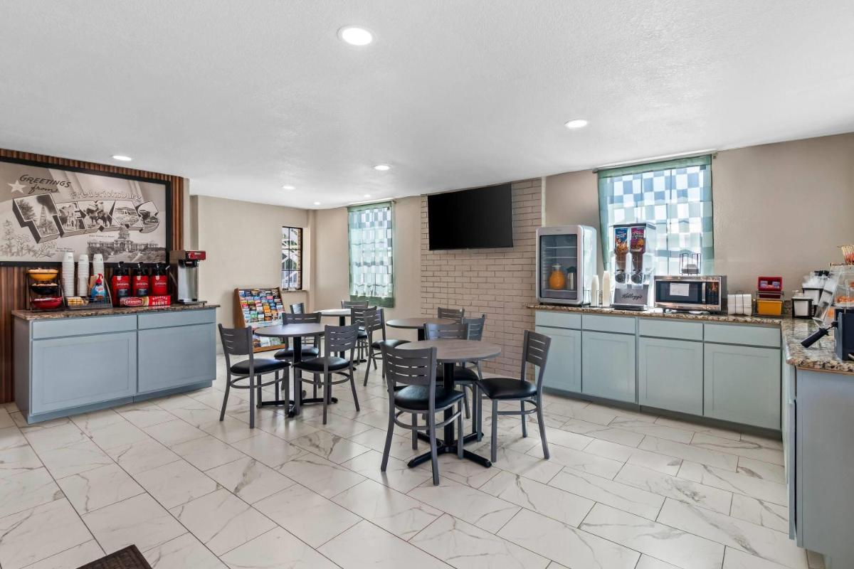 Super 8 by Wyndham Fredericksburg - Housity