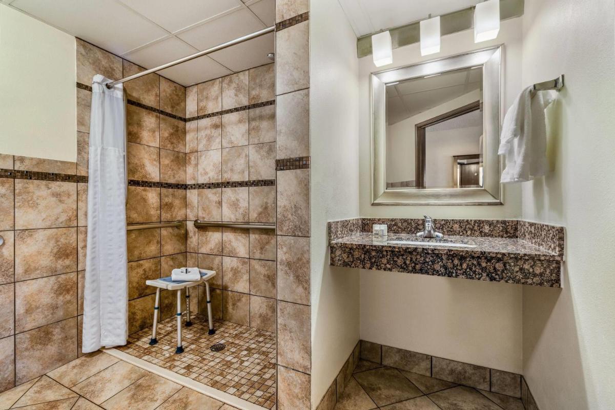 Baymont by Wyndham Bloomington MSP Airport - Housity