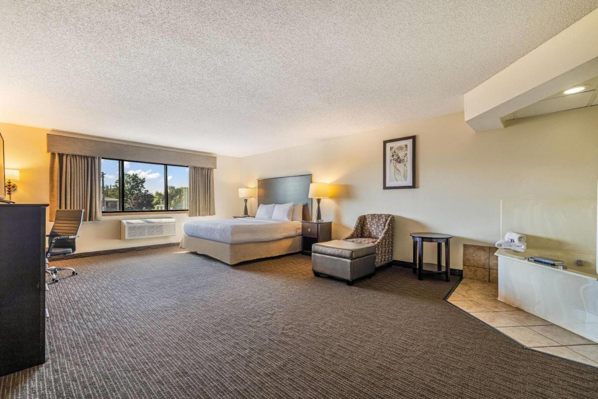 Baymont by Wyndham Bloomington MSP Airport - Housity