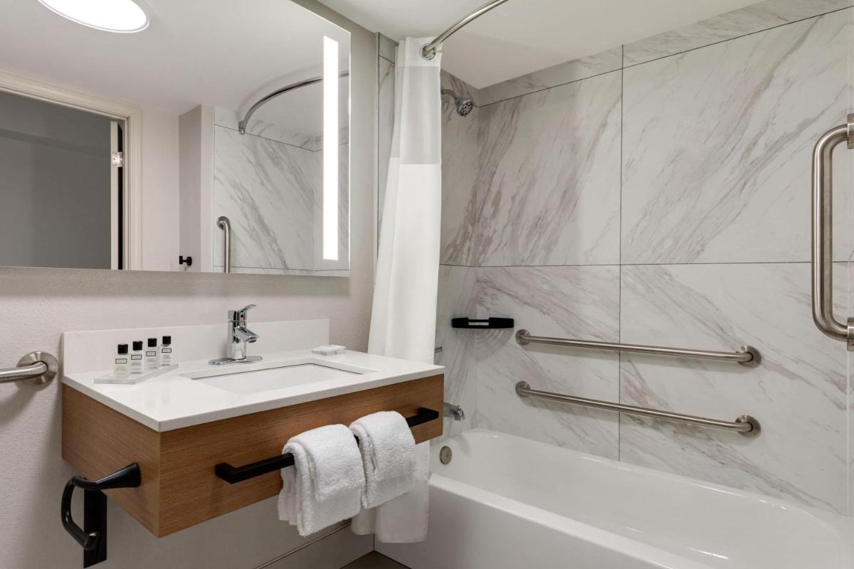 Wyndham Garden Atlanta Airport - Hizvo