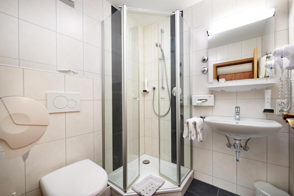 Hotel zur Rose - Housity