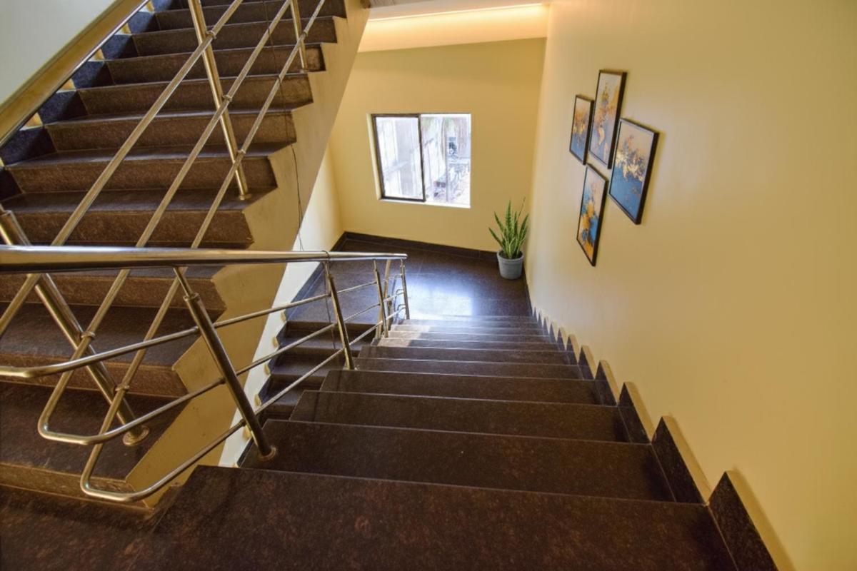 FabHotel Red Rose - Housity