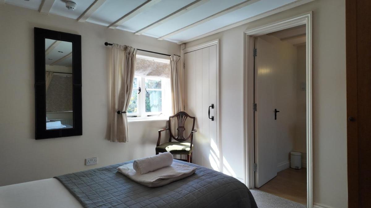 Fat Fox Inn - Housity