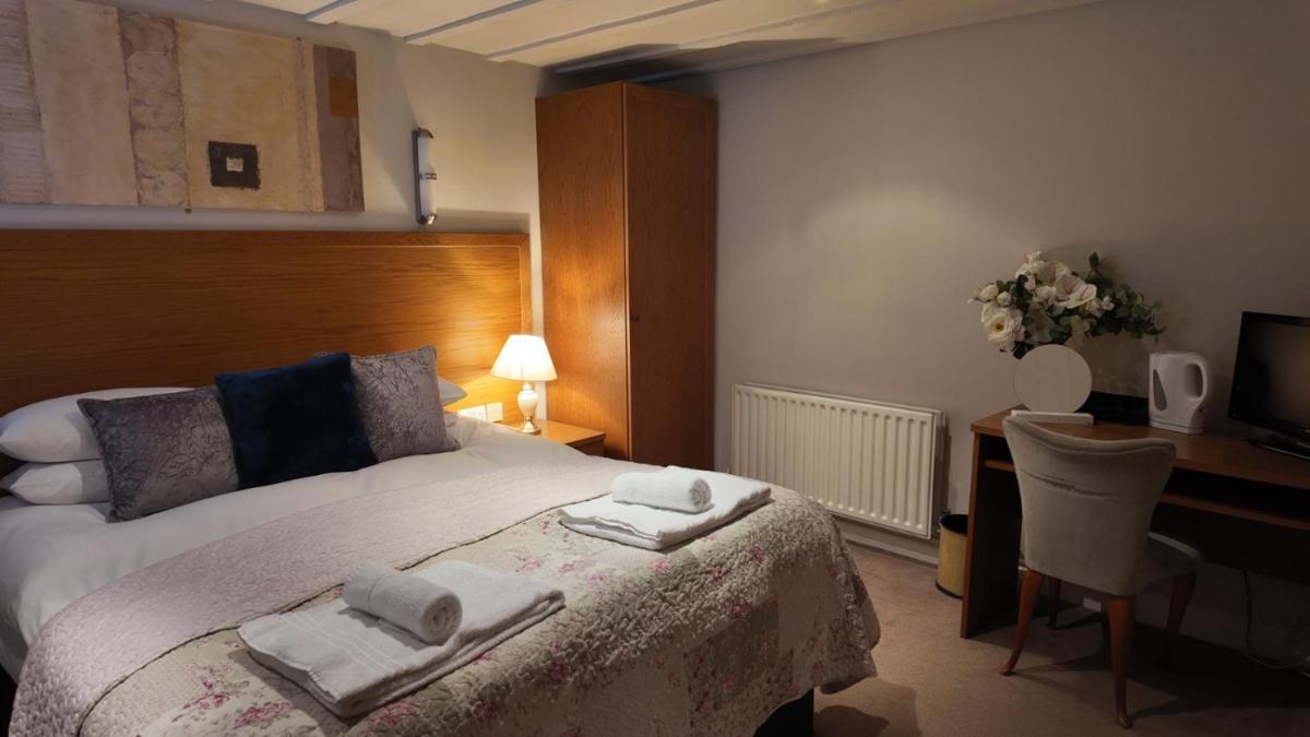 Fat Fox Inn - Housity
