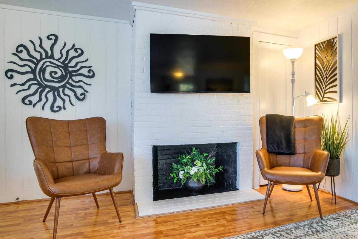 Contemporary Cottage - Walk to Craigville Beach! - Housity