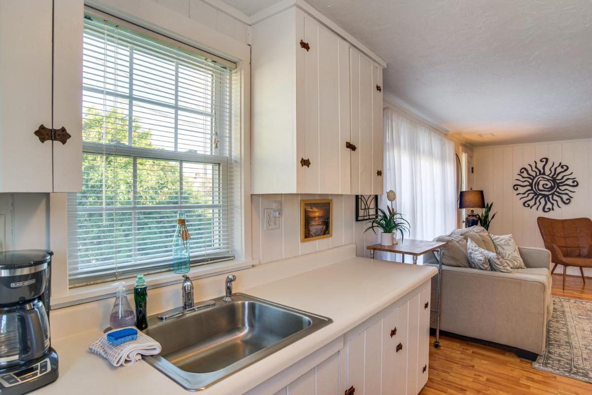 Contemporary Cottage - Walk to Craigville Beach! - Housity
