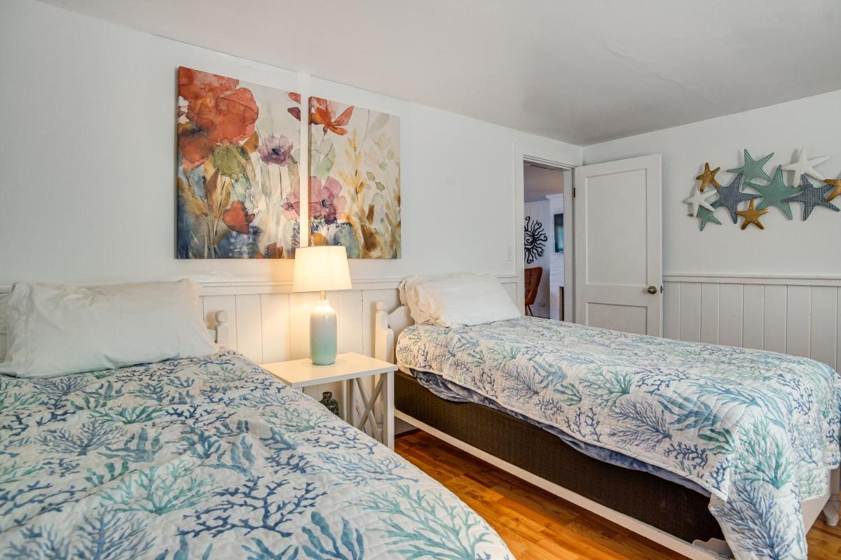 Contemporary Cottage - Walk to Craigville Beach! - Housity