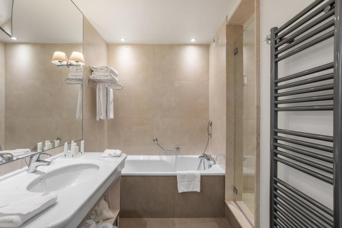 Salle de bains dans l'établissement Impérial Palace
