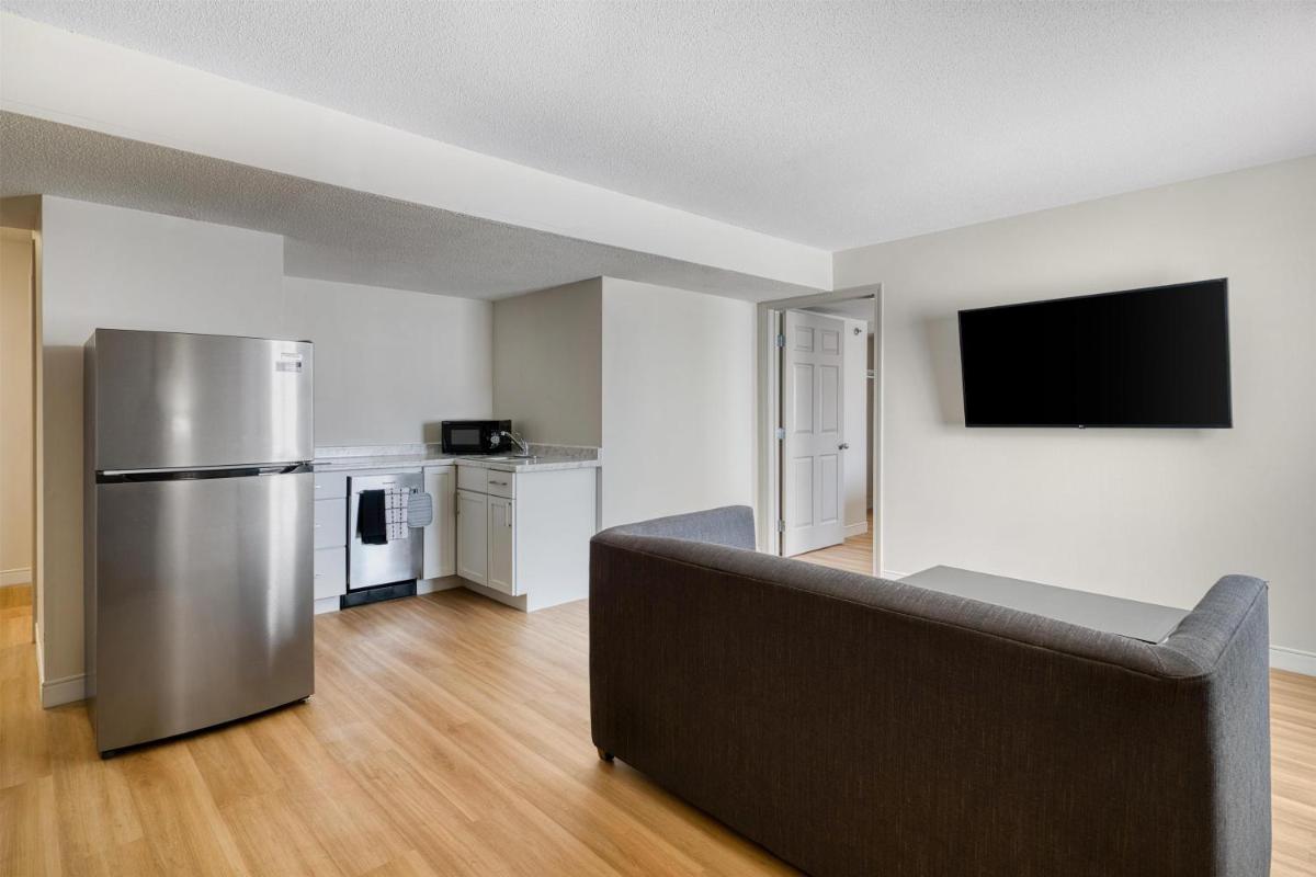 Baldwin Inn & Suites, SureStay Collection by Best Western - Housity