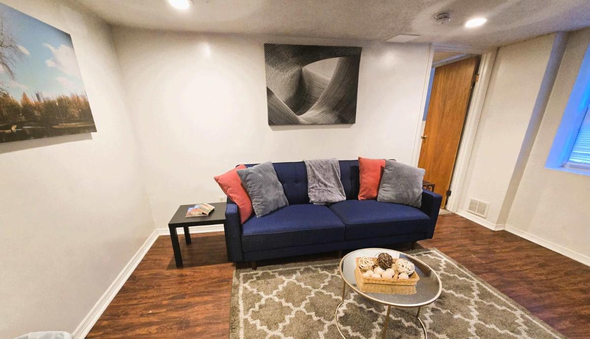 1 Bed Apt - Amazing Location 1 Block to Carson St - Hizvo