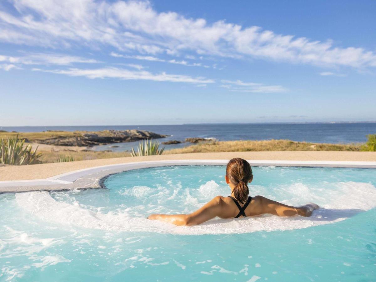 Piscine de l'établissement Sofitel Quiberon Thalassa sea & spa ou située à proximité