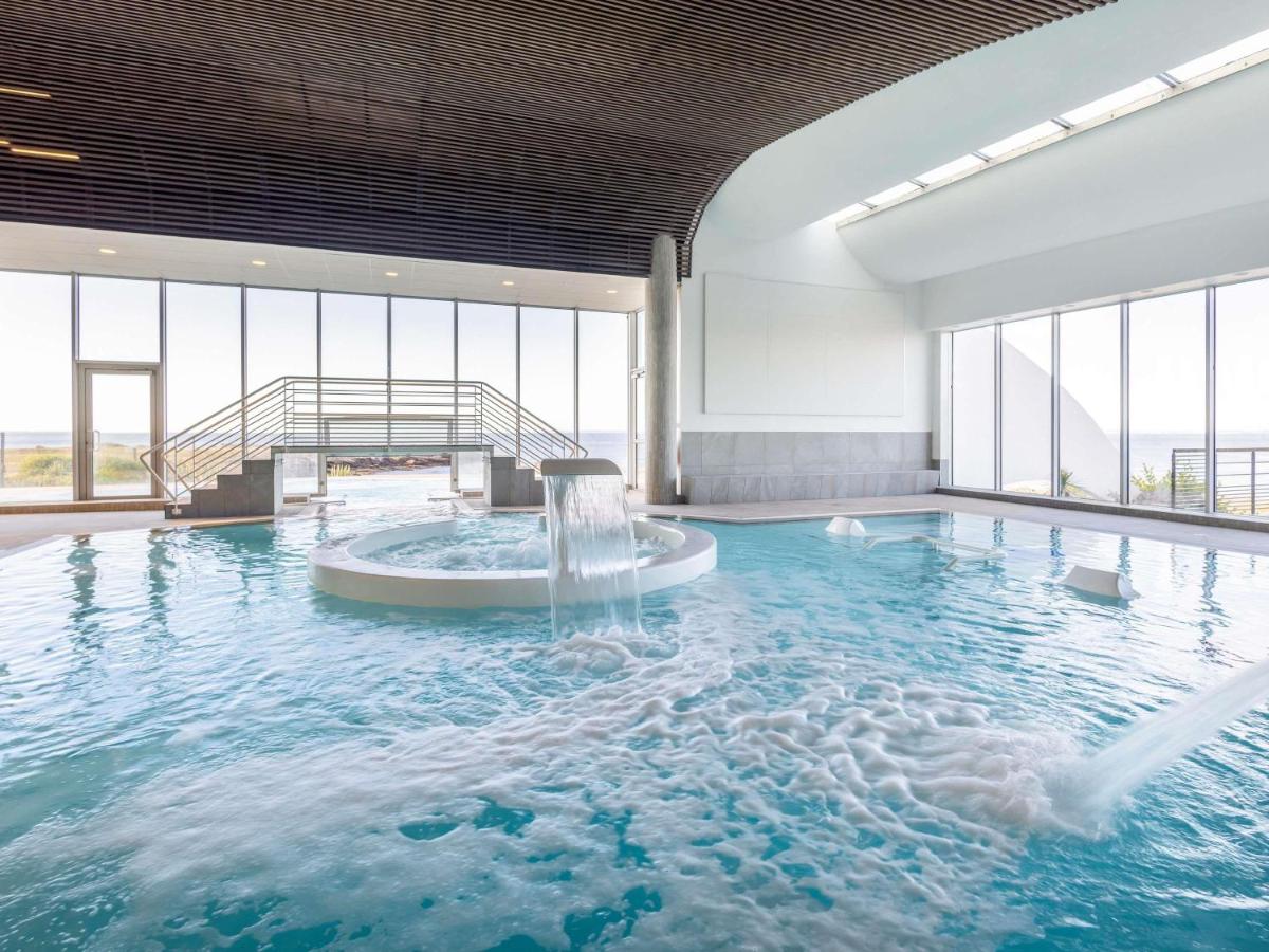 Piscine de l'établissement Sofitel Quiberon Thalassa sea & spa ou située à proximité