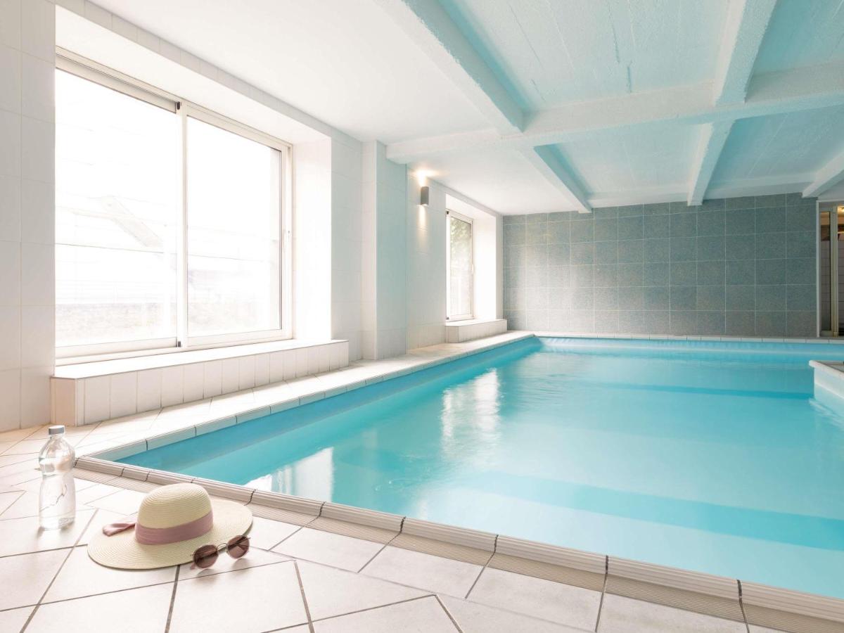 Piscine de l'établissement Mercure Epinal Centre ou située à proximité
