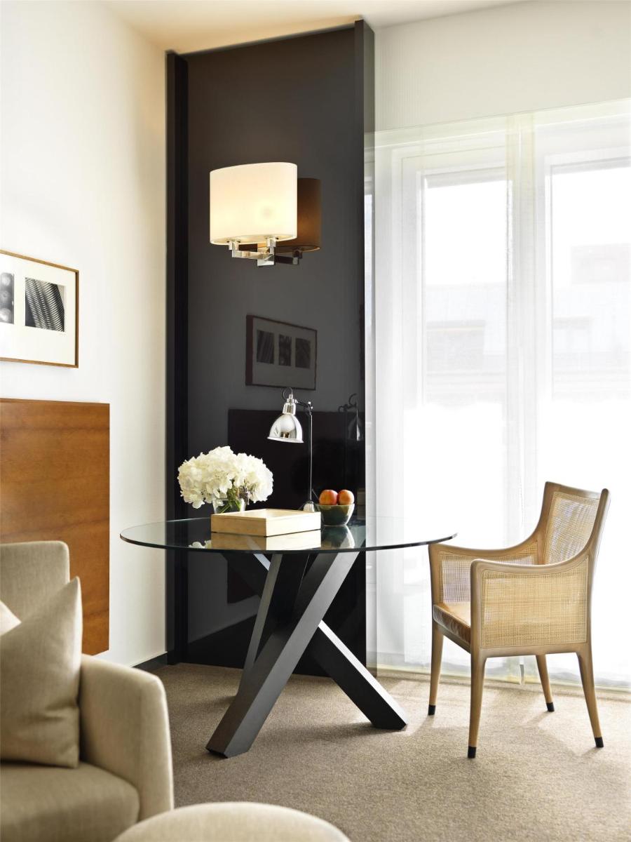 Ein Sitzbereich in der Unterkunft Grand Hyatt Berlin