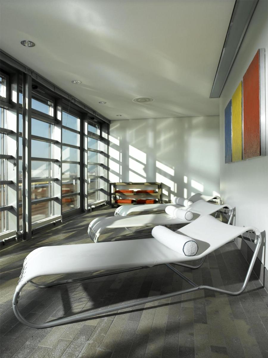 Ein Sitzbereich in der Unterkunft Grand Hyatt Berlin