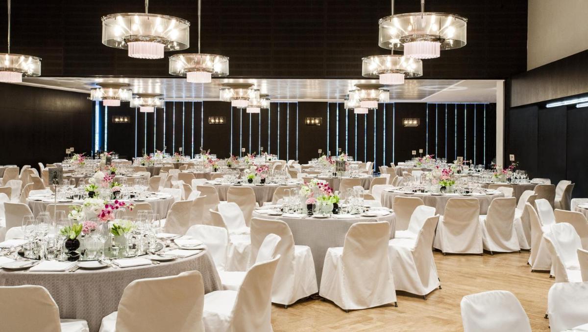 Ein Restaurant oder anderes Speiselokal in der Unterkunft Grand Hyatt Berlin