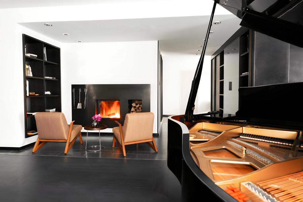Ein Sitzbereich in der Unterkunft Grand Hyatt Berlin