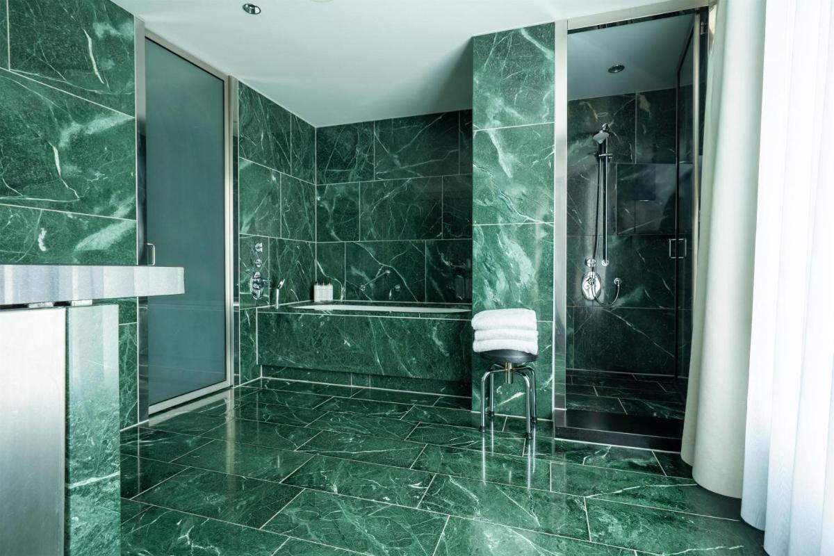 Ein Badezimmer in der Unterkunft Grand Hyatt Berlin