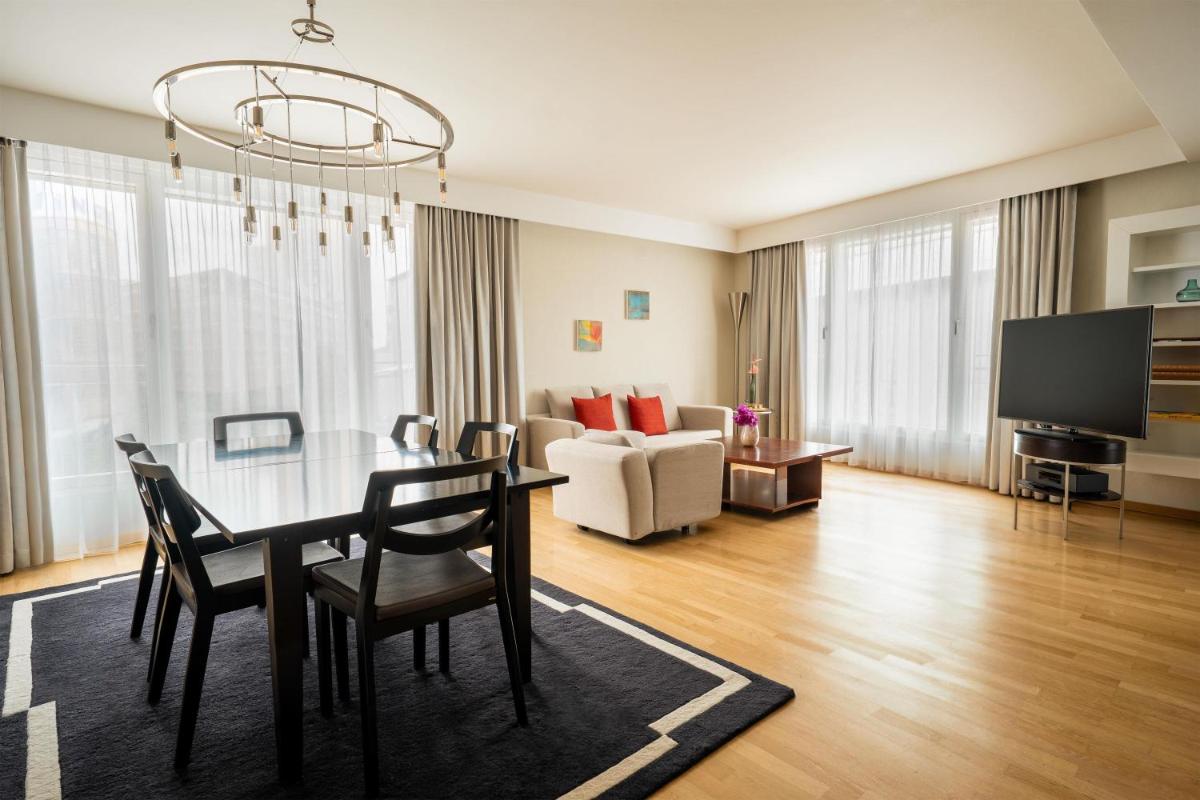 Ein Sitzbereich in der Unterkunft Grand Hyatt Berlin