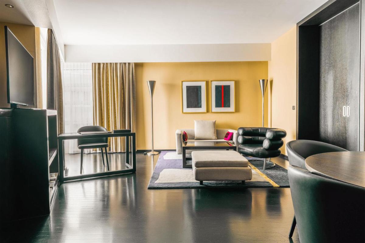 Ein Sitzbereich in der Unterkunft Grand Hyatt Berlin
