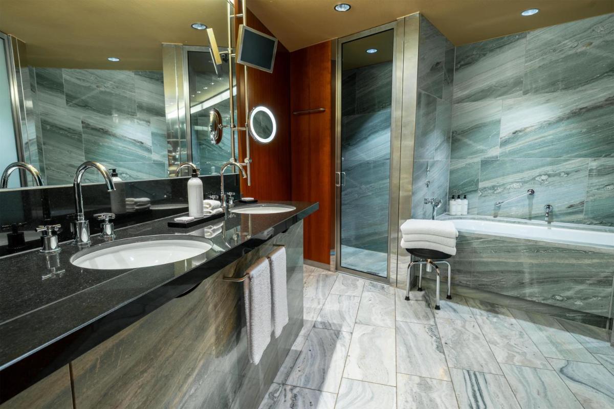 Ein Badezimmer in der Unterkunft Grand Hyatt Berlin