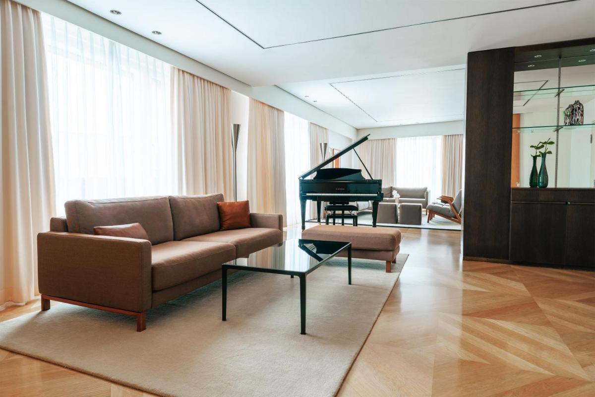 Ein Sitzbereich in der Unterkunft Grand Hyatt Berlin