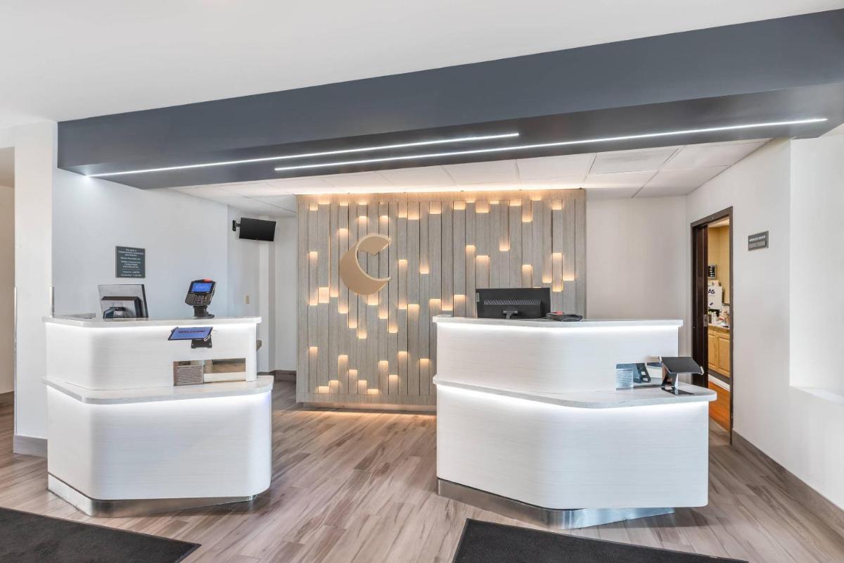 Comfort Inn & Suites Arlington Heights - Buffalo Grove - Housity