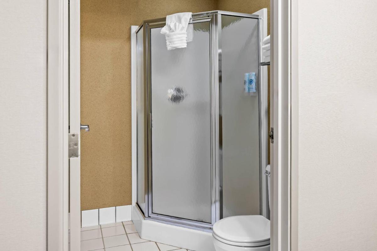 Comfort Inn Traverse City - Housity