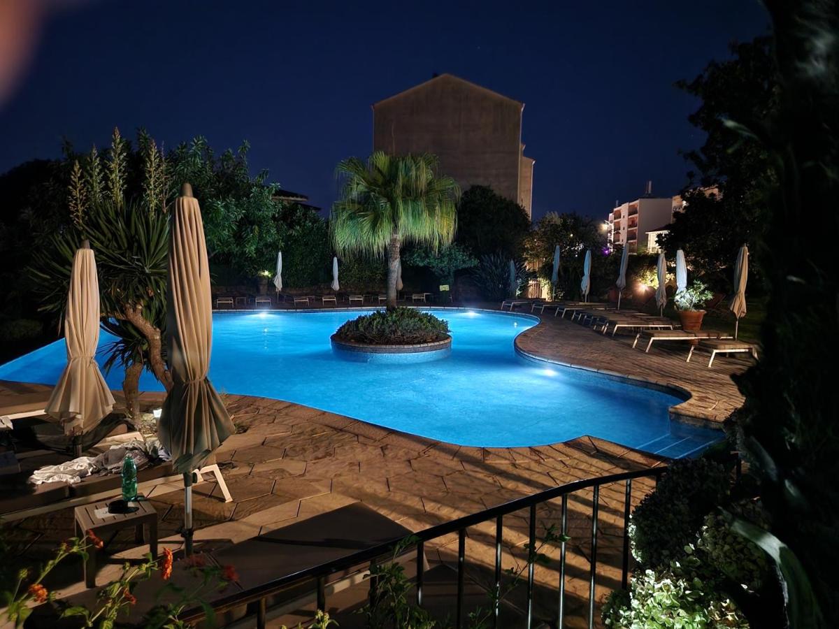 Piscine de l'établissement La Solenzara hôtel - 3 Etoiles Supérieur - Appartement & SPA ou située à proximité