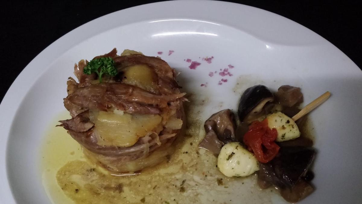 Comida en o cerca de este hotel
