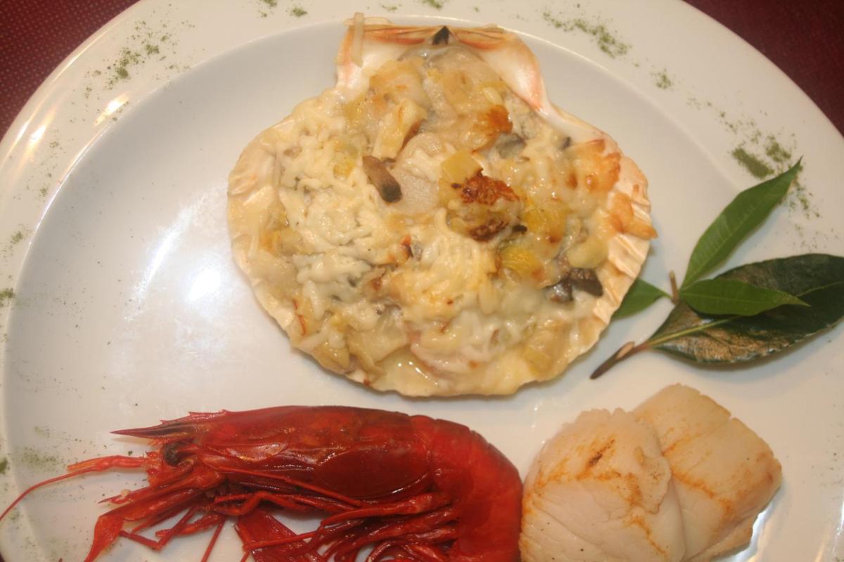 Comida en o cerca de este hotel