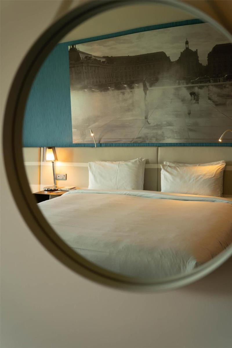 Un ou plusieurs lits dans un hébergement de l'établissement Radisson Blu Hotel Bordeaux