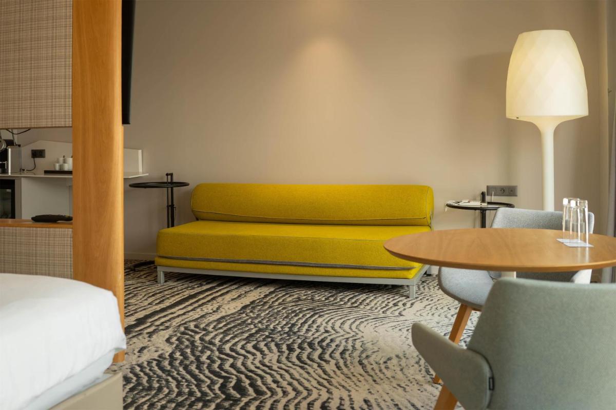Coin salon dans l'établissement Radisson Blu Hotel Bordeaux