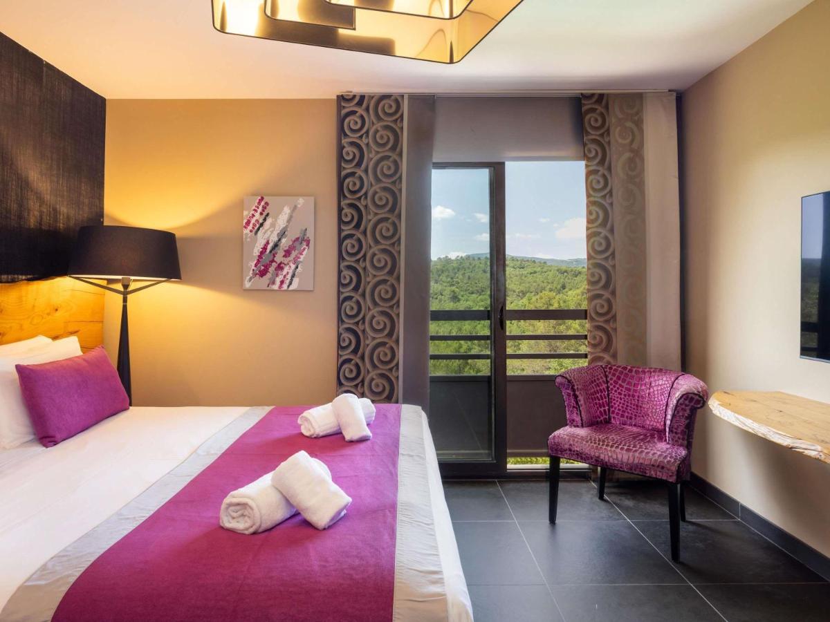Un ou plusieurs lits dans un hébergement de l'établissement Mercure Brignoles Golf de Barbaroux & Spa