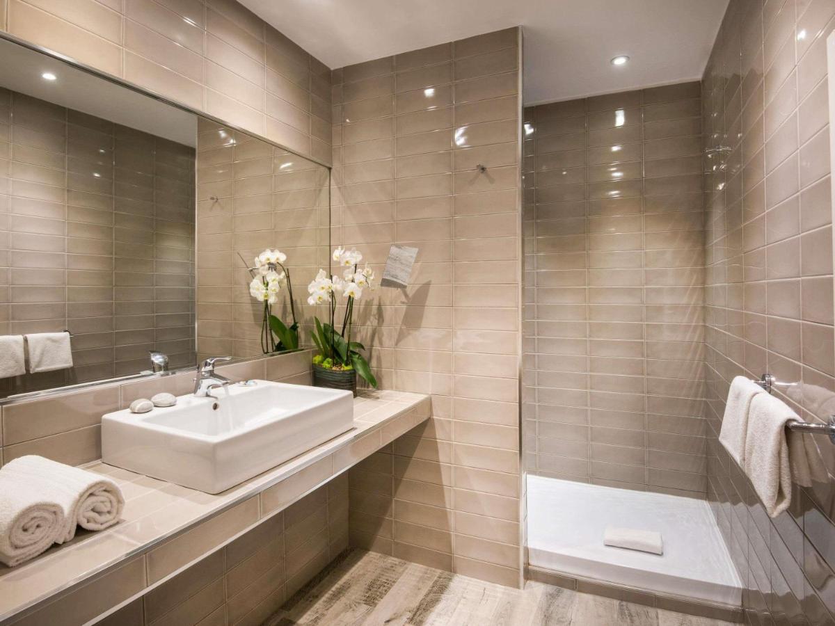 Salle de bains dans l'établissement Mercure Brignoles Golf de Barbaroux & Spa