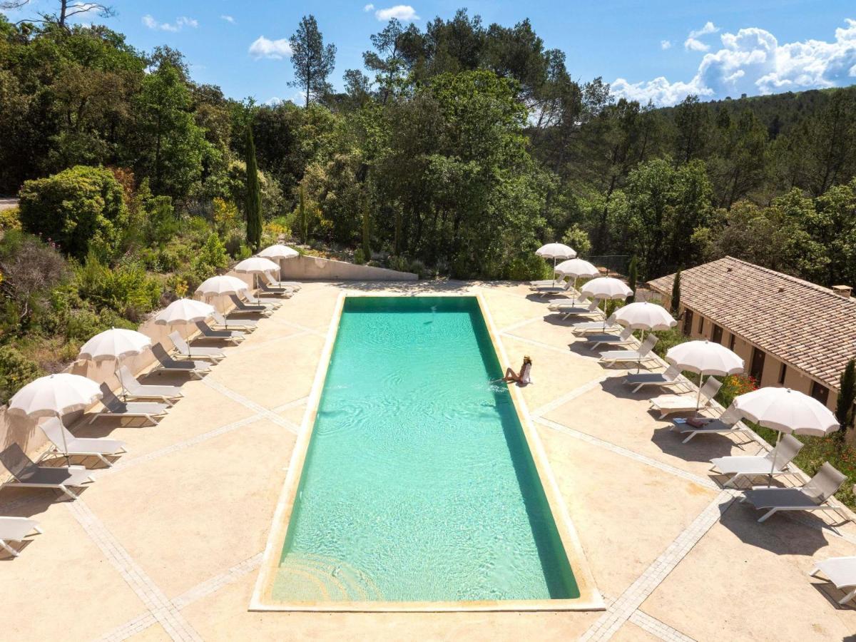 Piscine de l'établissement Mercure Brignoles Golf de Barbaroux & Spa ou située à proximité