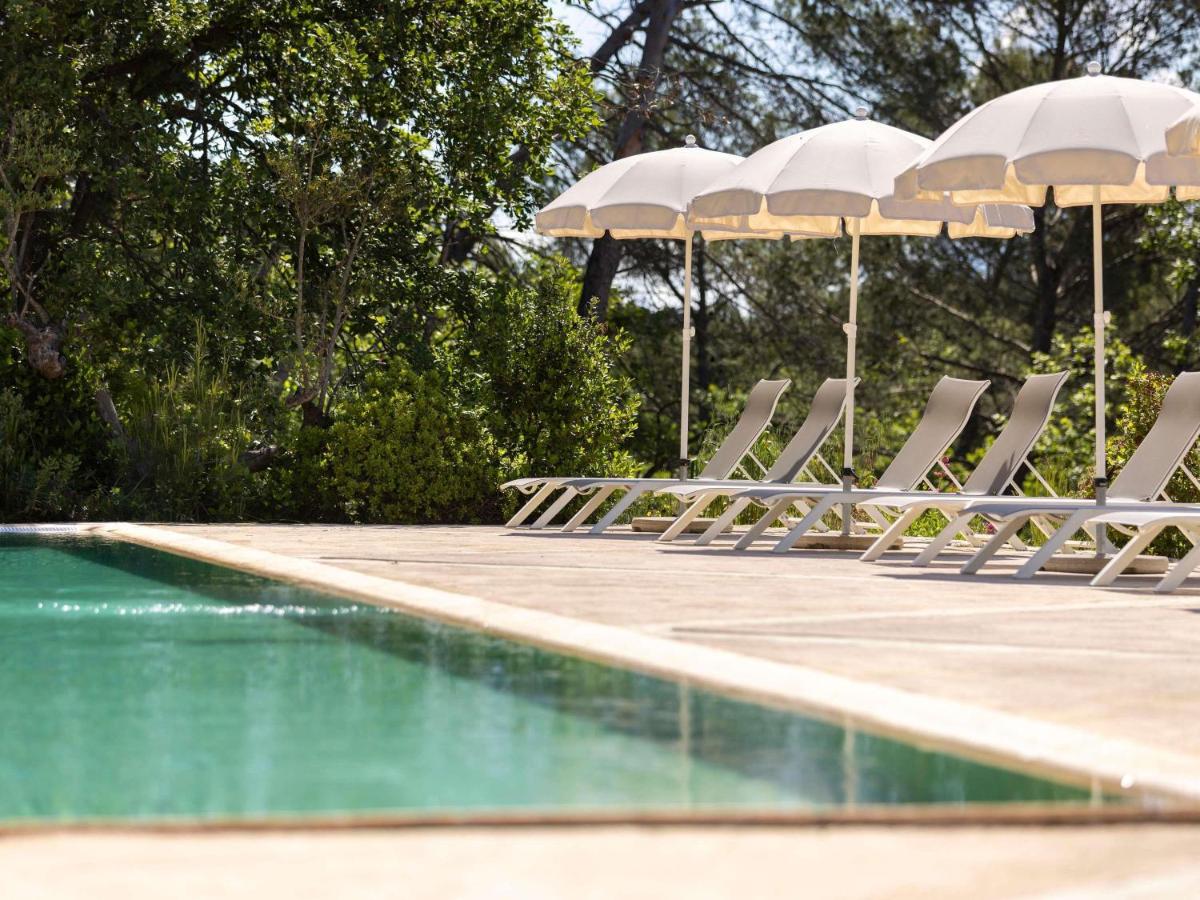 Piscine de l'établissement Mercure Brignoles Golf de Barbaroux & Spa ou située à proximité