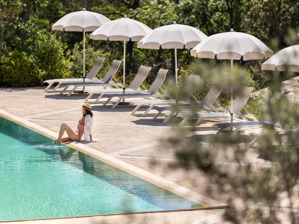 Piscine de l'établissement Mercure Brignoles Golf de Barbaroux & Spa ou située à proximité