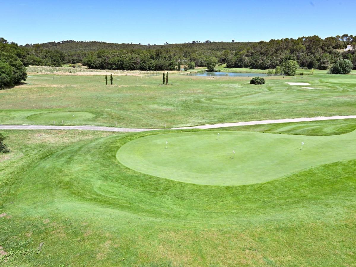 Golf sur le terrain de l'hôtel ou à proximité