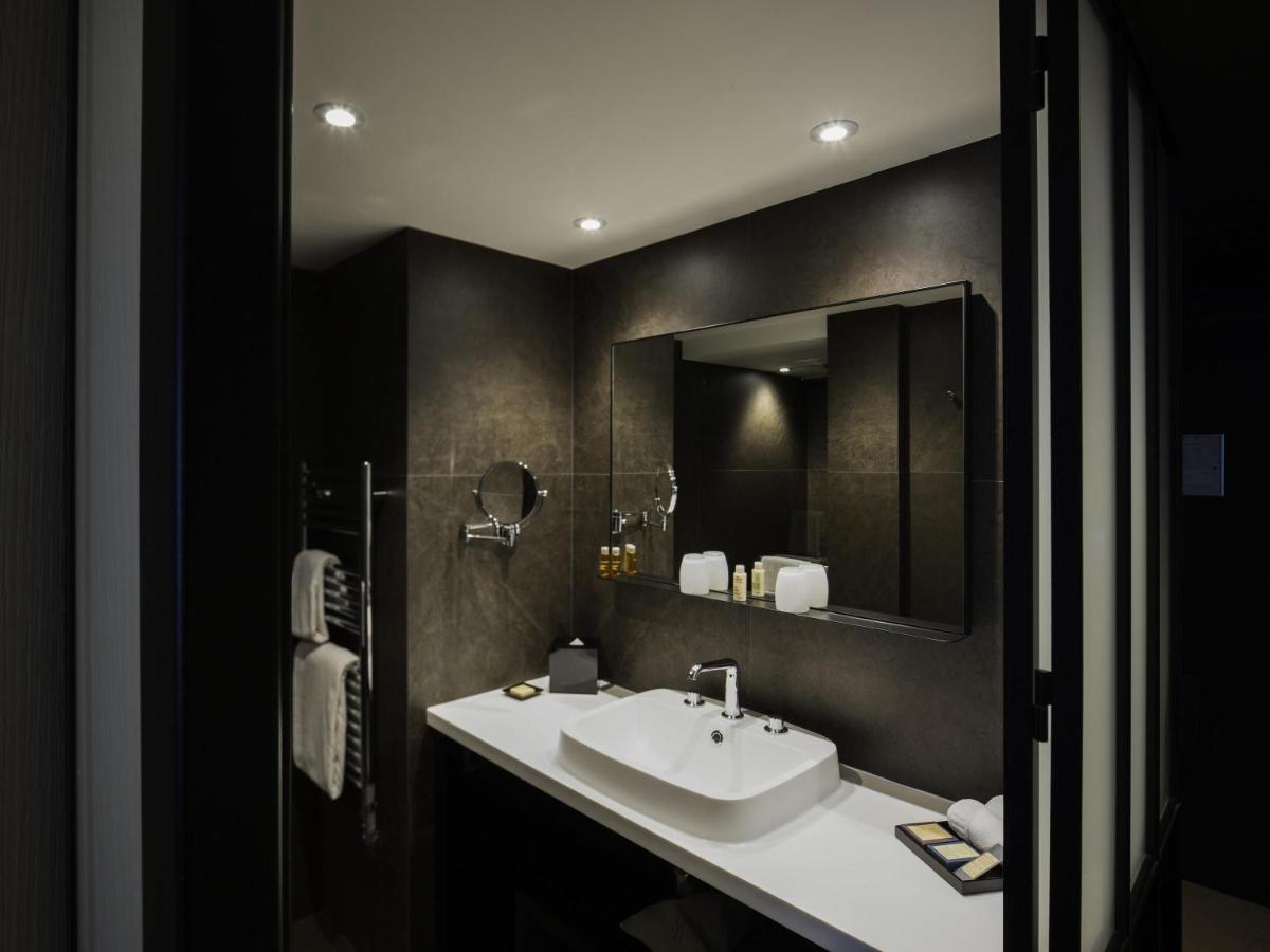 Salle de bains dans l'établissement Balthazar Hotel & Spa Rennes - MGallery Collection