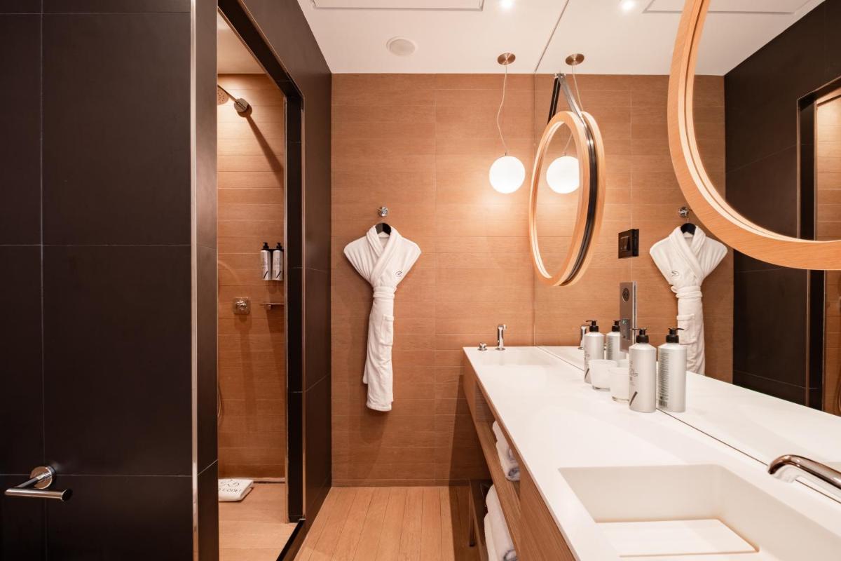 Salle de bains dans l'établissement Le Cinq Codet