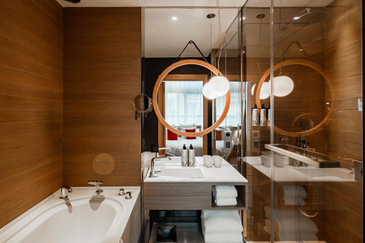 Salle de bains dans l'établissement Le Cinq Codet