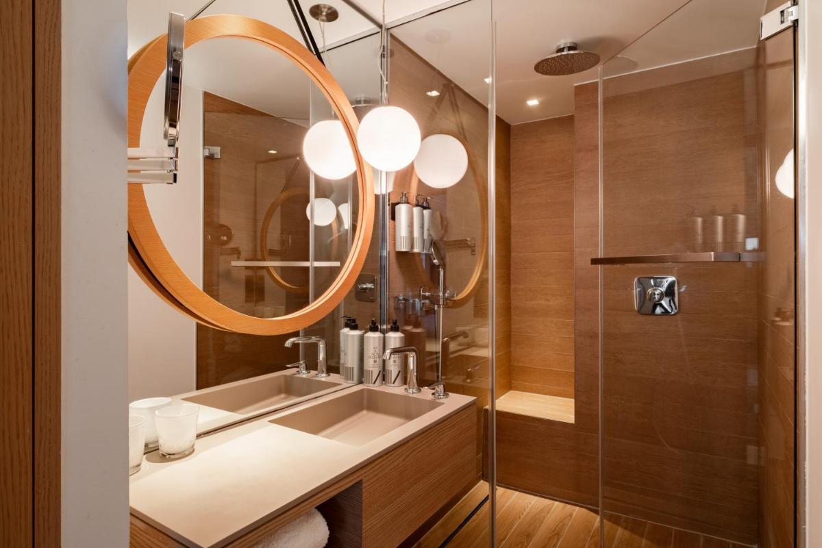 Salle de bains dans l'établissement Le Cinq Codet