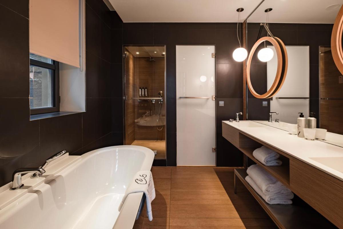 Salle de bains dans l'établissement Le Cinq Codet