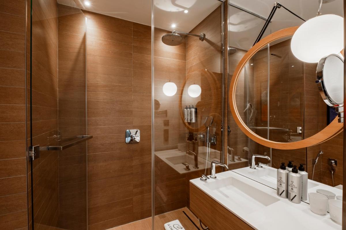 Salle de bains dans l'établissement Le Cinq Codet