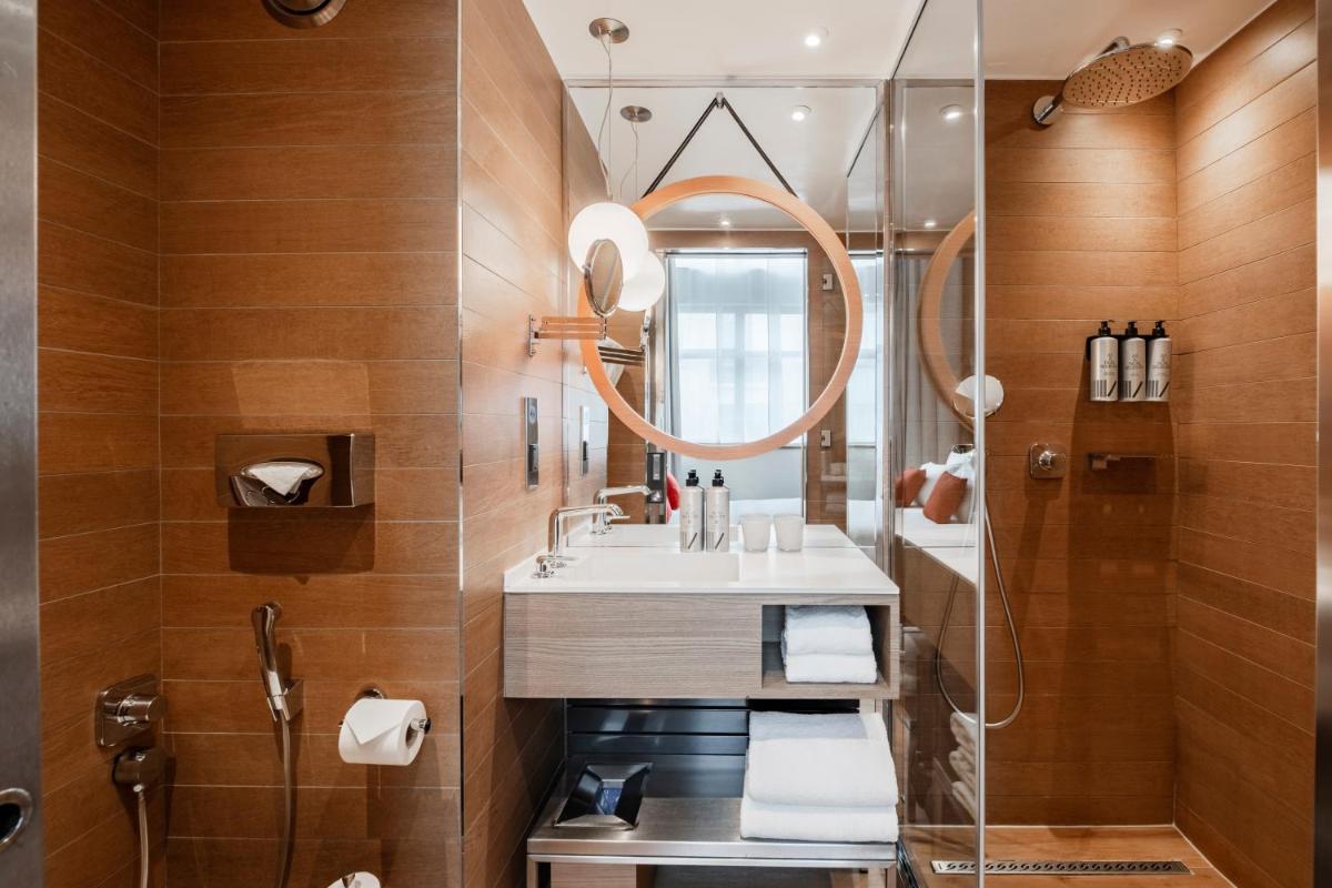 Salle de bains dans l'établissement Le Cinq Codet