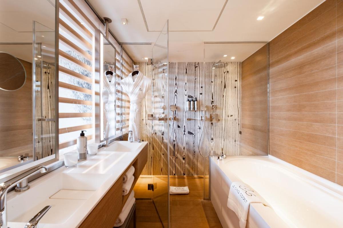 Salle de bains dans l'établissement Le Cinq Codet