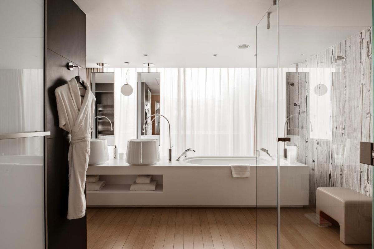 Salle de bains dans l'établissement Le Cinq Codet